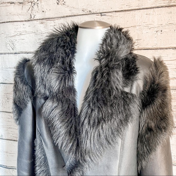 Women winter coat with fur - Picture 2 of 10